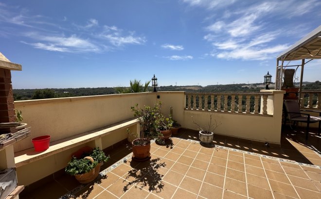Resale - Villa -
Las Ramblas Golf - Inland