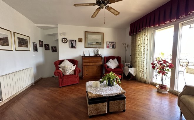 Resale - Villa -
Las Ramblas Golf - Inland