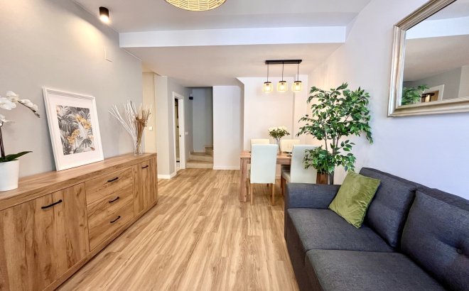 Resale - Town House -
Playa Flamenca - Costa Blanca