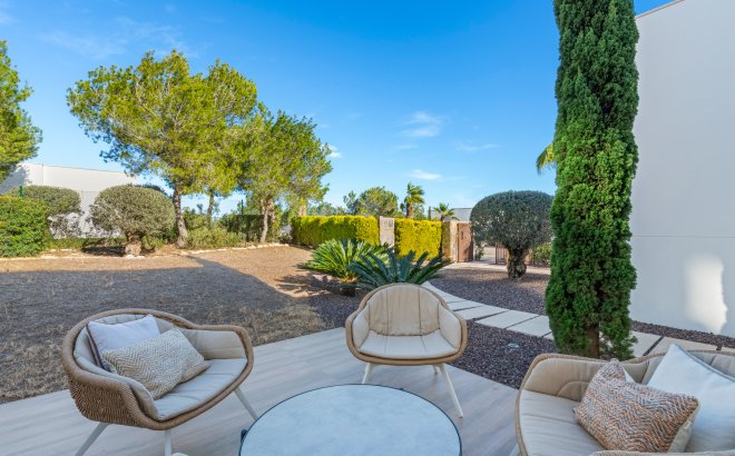 Resale - Villa -
Dehesa de Campoamor - Costa Blanca