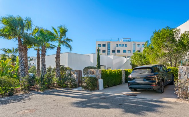 Resale - Villa -
Dehesa de Campoamor - Costa Blanca
