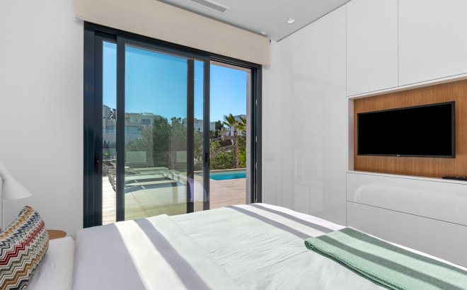 Resale - Villa -
Dehesa de Campoamor - Costa Blanca