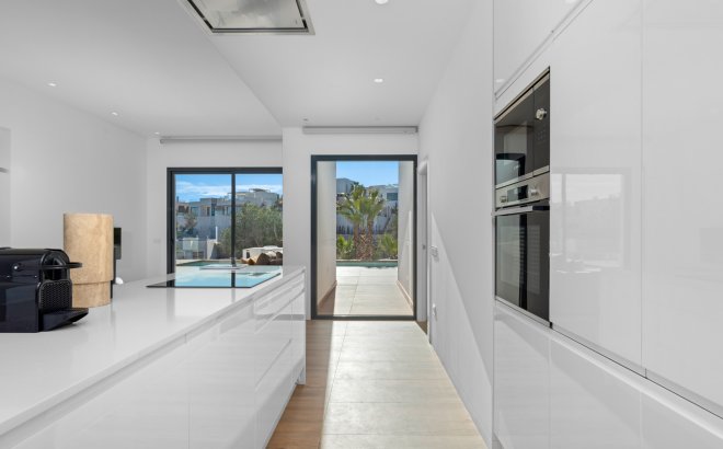 Resale - Villa -
Dehesa de Campoamor - Costa Blanca