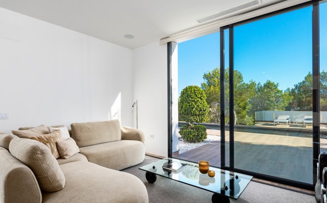 Resale - Villa -
Dehesa de Campoamor - Costa Blanca