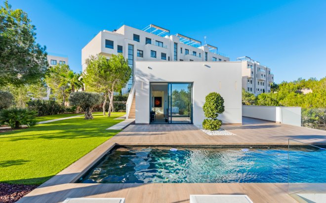 Resale - Villa -
Dehesa de Campoamor - Costa Blanca