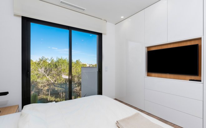 Resale - Villa -
Dehesa de Campoamor - Costa Blanca