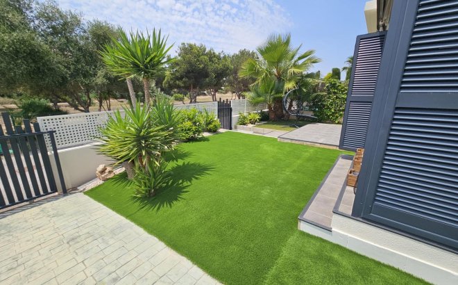 Resale - Villa -
Orihuela Costa - La Regia