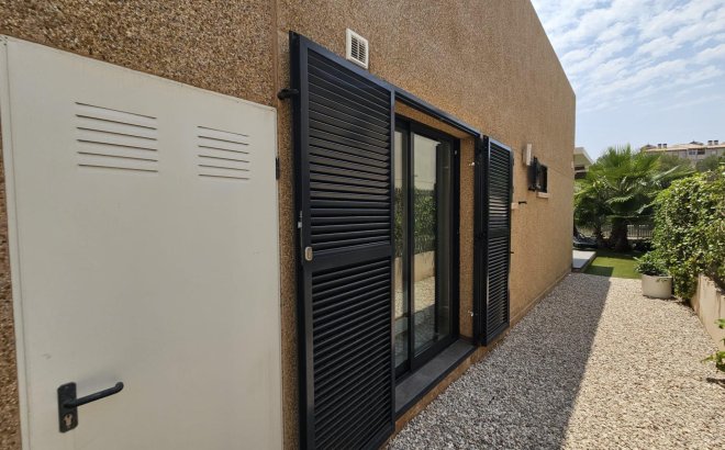 Resale - Villa -
Orihuela Costa - La Regia