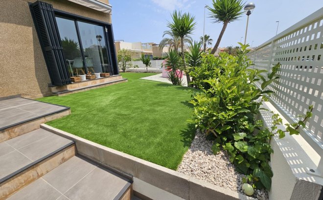 Resale - Villa -
Orihuela Costa - La Regia