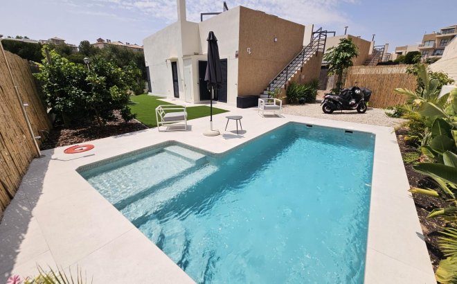 Resale - Villa -
Orihuela Costa - La Regia