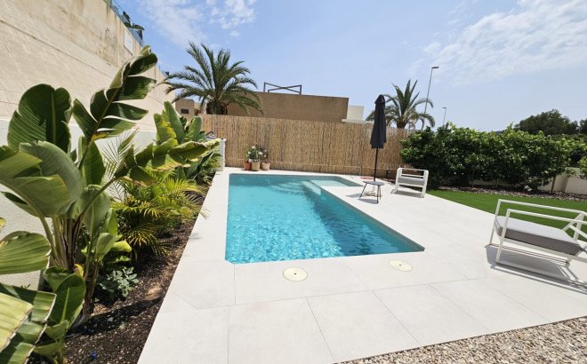 Resale - Villa -
Orihuela Costa - La Regia