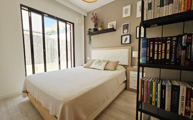 Resale - Villa -
Orihuela Costa - La Regia