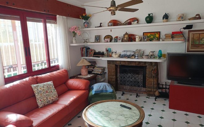 Resale - Villa -
Orihuela Costa - Campoamor