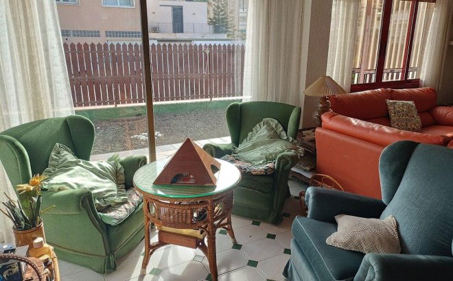 Resale - Villa -
Orihuela Costa - Campoamor