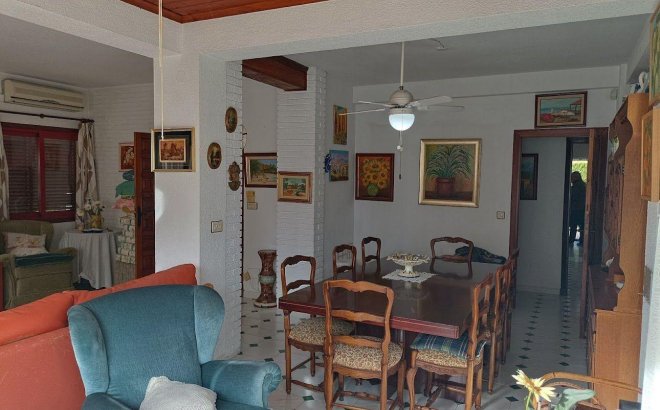 Resale - Villa -
Orihuela Costa - Campoamor