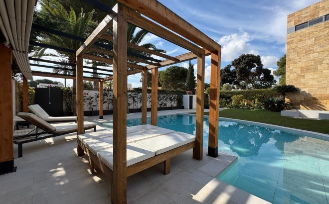 Revente - Villa -
Orihuela Costa - Altos De Campoamor