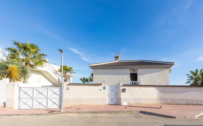 Resale - Villa -
Rojales - Campo De Golf La Marquesa