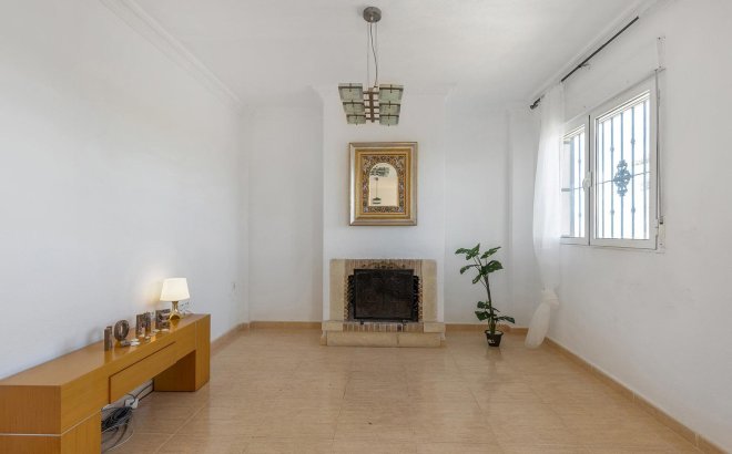 Resale - Villa -
Rojales - Campo De Golf La Marquesa