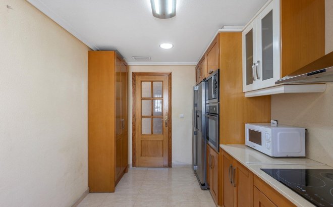 Resale - Villa -
Rojales - Campo De Golf La Marquesa