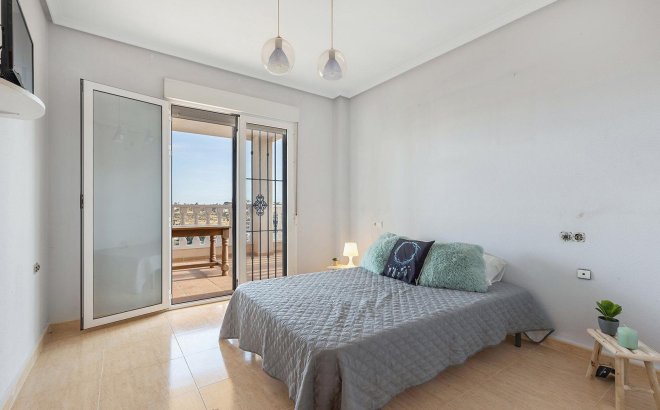 Resale - Villa -
Rojales - Campo De Golf La Marquesa