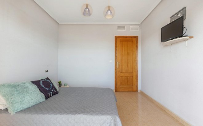 Resale - Villa -
Rojales - Campo De Golf La Marquesa