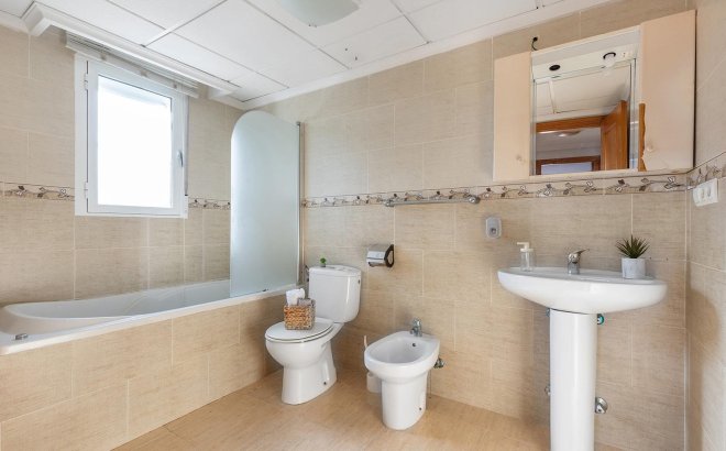 Resale - Villa -
Rojales - Campo De Golf La Marquesa