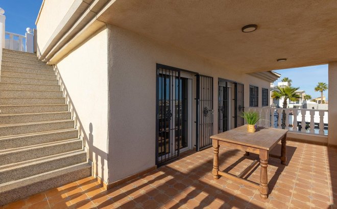 Resale - Villa -
Rojales - Campo De Golf La Marquesa