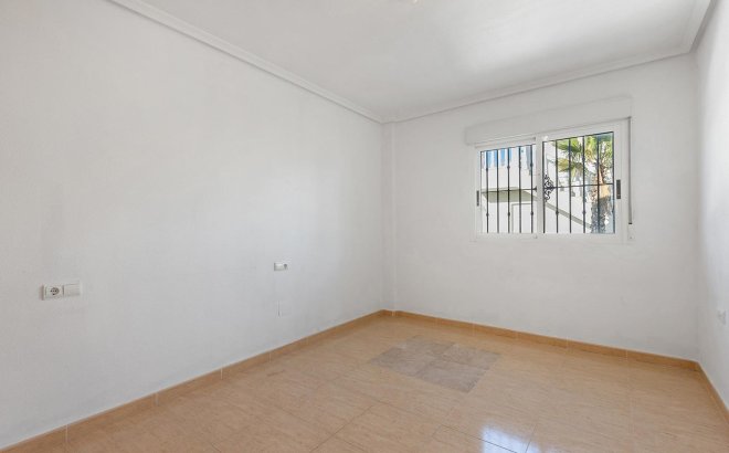 Resale - Villa -
Rojales - Campo De Golf La Marquesa