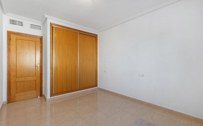 Resale - Villa -
Rojales - Campo De Golf La Marquesa