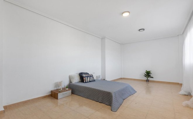 Resale - Villa -
Rojales - Campo De Golf La Marquesa