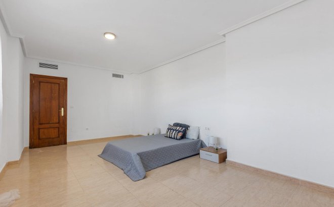 Resale - Villa -
Rojales - Campo De Golf La Marquesa