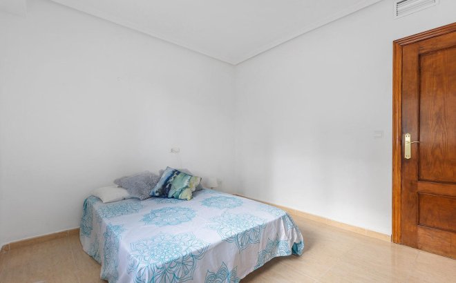 Resale - Villa -
Rojales - Campo De Golf La Marquesa