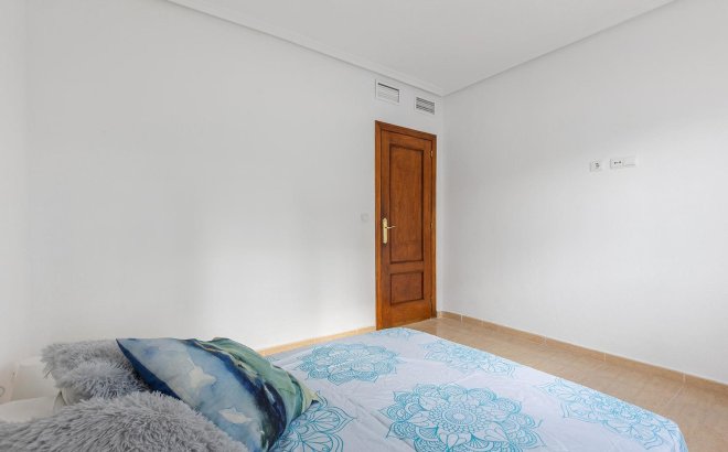 Resale - Villa -
Rojales - Campo De Golf La Marquesa