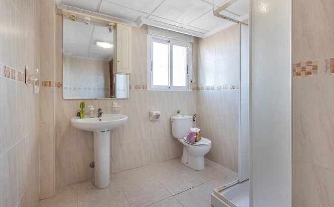 Resale - Villa -
Rojales - Campo De Golf La Marquesa