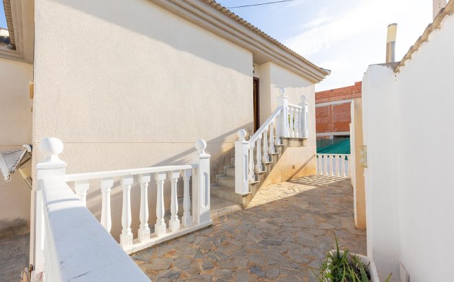 Resale - Villa -
Rojales - Campo De Golf La Marquesa