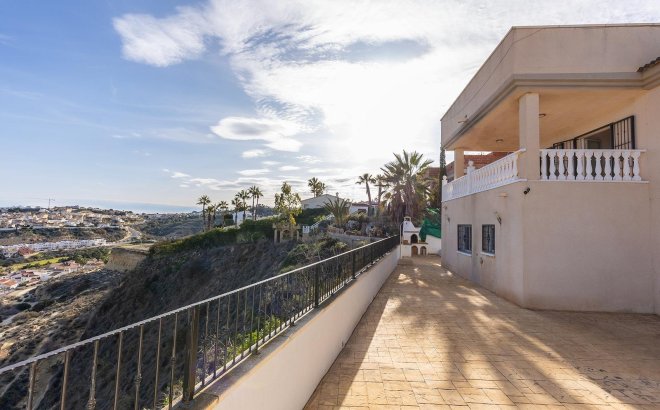 Resale - Villa -
Rojales - Campo De Golf La Marquesa