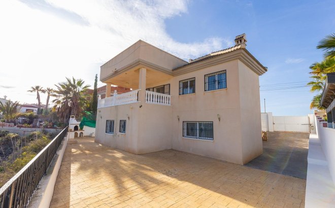 Resale - Villa -
Rojales - Campo De Golf La Marquesa