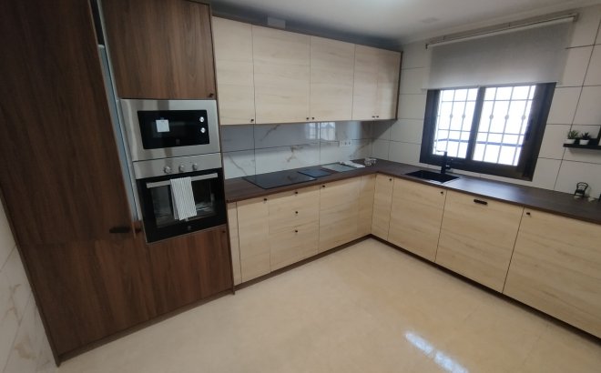 Resale - Town House -
San Miguel de Salinas - Inland