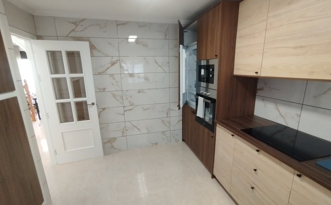 Resale - Town House -
San Miguel de Salinas - Inland