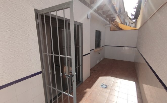 Resale - Town House -
San Miguel de Salinas - Inland