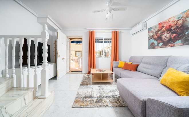 Resale - Town House -
Orihuela Costa - Los Almendros - La Florida