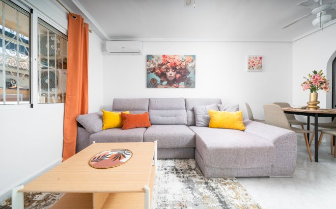 Resale - Town House -
Orihuela Costa - Los Almendros - La Florida