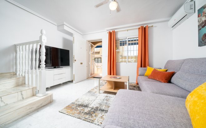 Resale - Town House -
Orihuela Costa - Los Almendros - La Florida