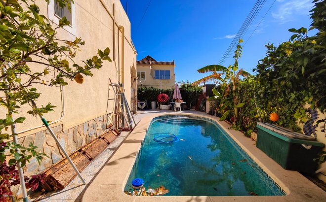 Resale - Town House -
San Miguel de Salinas - Inland