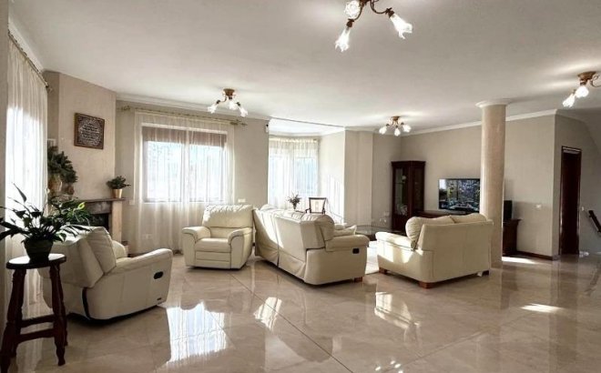 Resale - Villa -
Ciudad Quesada