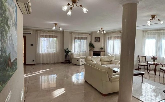 Resale - Villa -
Ciudad Quesada