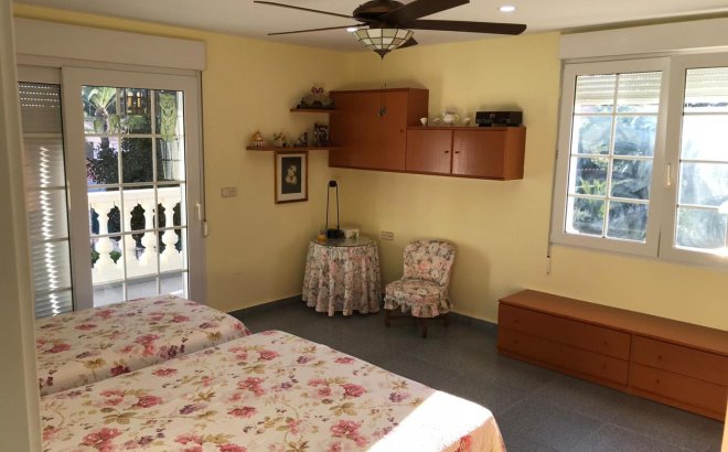 Resale - Villa -
Orihuela Costa - Costa Blanca