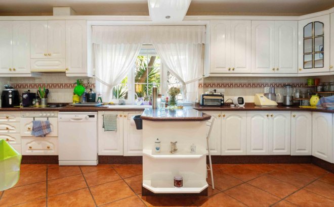 Resale - Villa -
Cabo Roig - Muy Cerca De La Playa