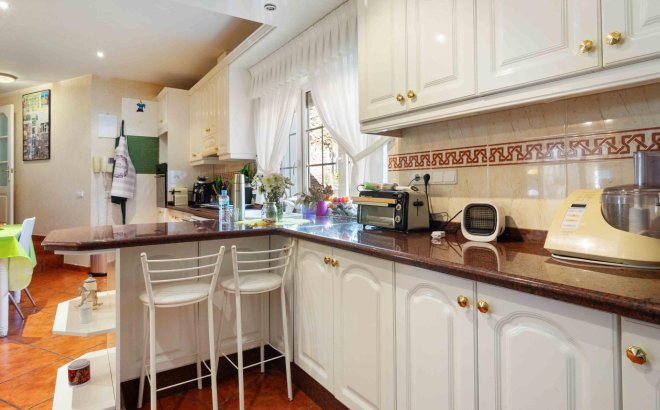 Resale - Villa -
Cabo Roig - Muy Cerca De La Playa