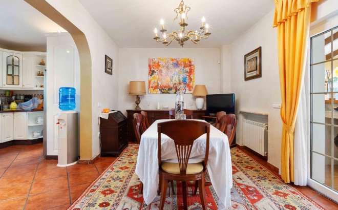 Resale - Villa -
Cabo Roig - Muy Cerca De La Playa